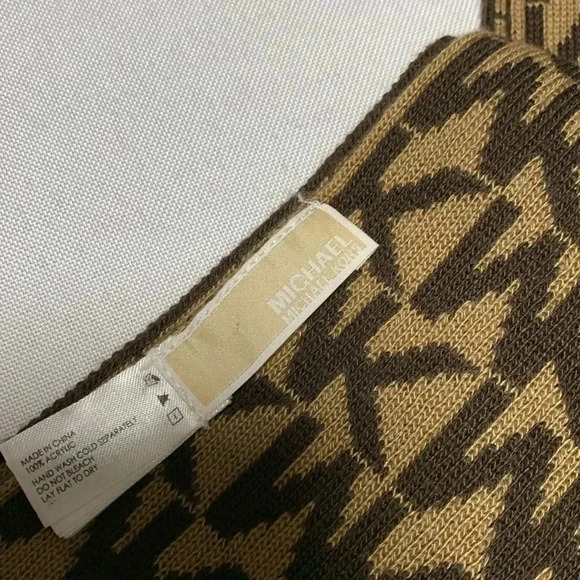 Michael Kors Scarf, Excellent Condition. - Picture 2 of 2